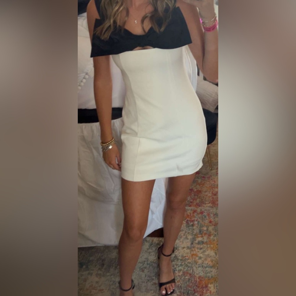 Elegant Black and White Bow Dress. Size XS